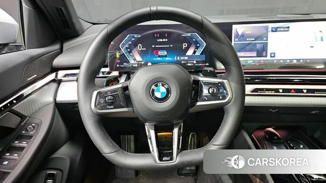BMW 5 Series (G60) 2025 Светло-серебряный цвет из Кореи, фото 5