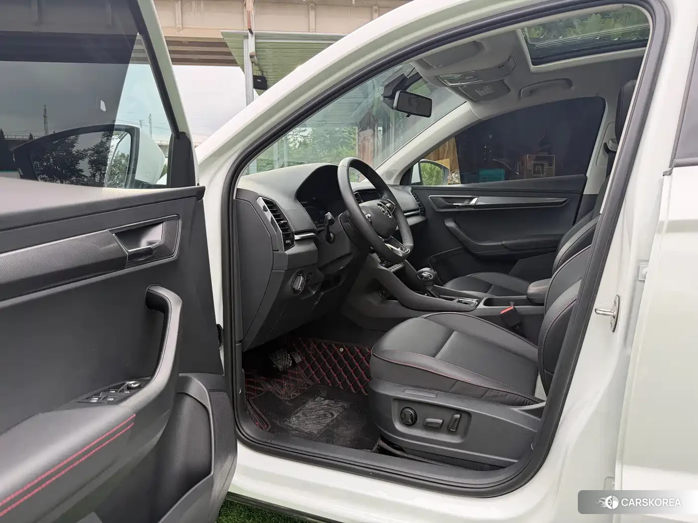 Skoda Karoq 2023 Белый из Китая, фото 5