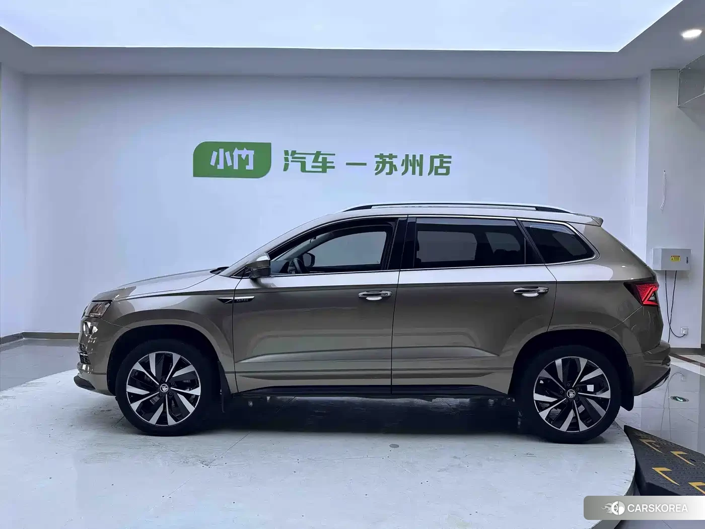 Skoda Karoq 2022 Champagne/brown из Китая, фото 5