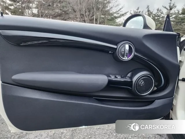 Mini Cooper Convertible 2019 Жемчужный цвет из Кореи, фото 5