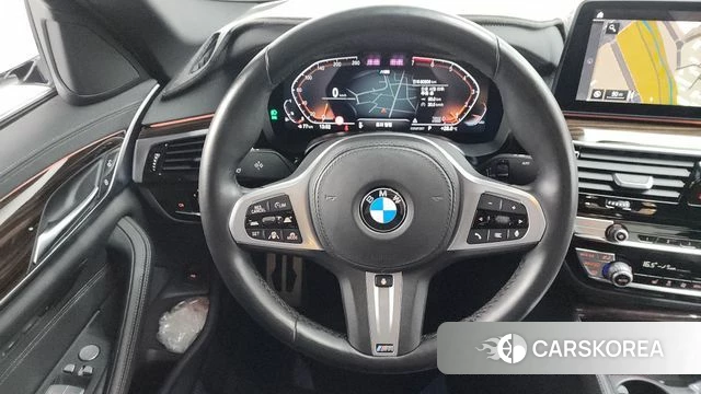 BMW 5 Series (G30) 2021 Белый из Кореи, фото 5