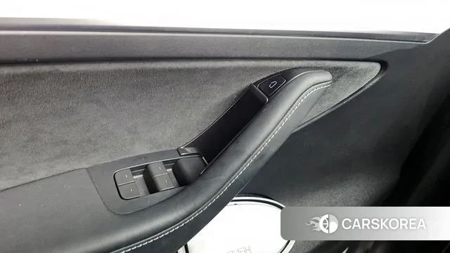 Tesla Model Y 2023 Белый из Кореи, фото 5