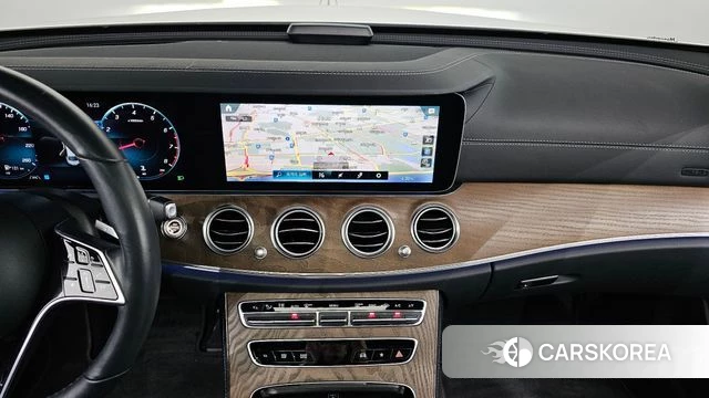 Mercedes-Benz E-Class W213 2022 Белый из Кореи, фото 5