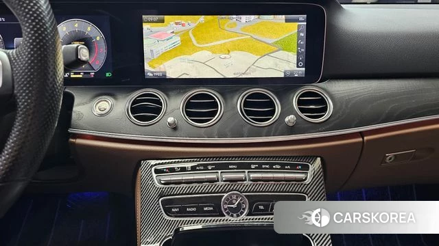 Mercedes-Benz E-Class W213 2018 Белый из Кореи, фото 5