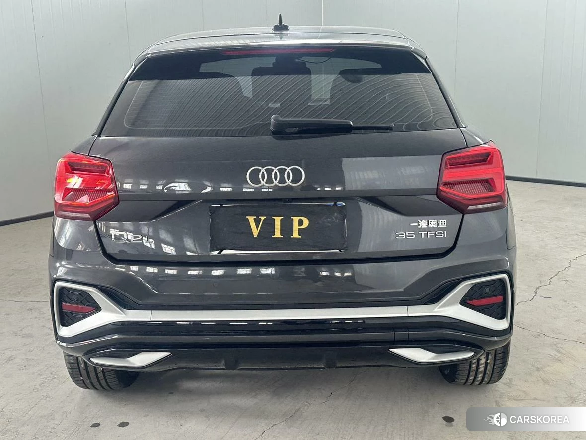 Audi Q2L 2021 Темно-серый из Китая, фото 5
