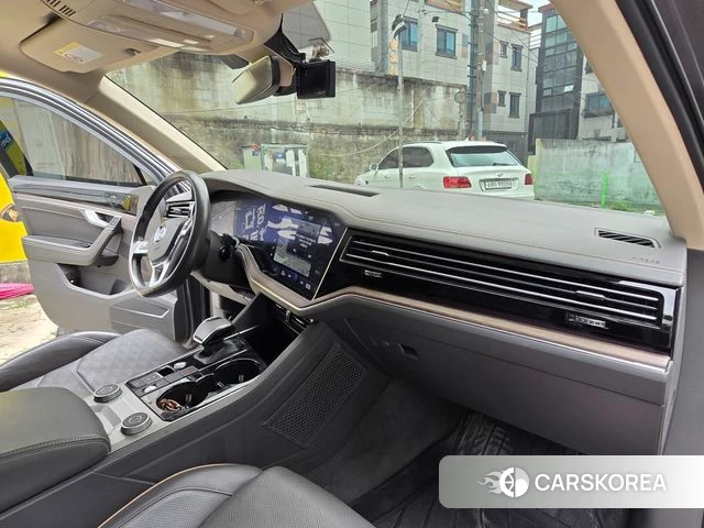 Volkswagen Touareg 3rd generation 2020 Серый из Кореи, фото 5