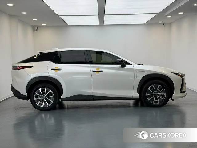 Lexus RZ 2023 Белый из Китая, фото 5
