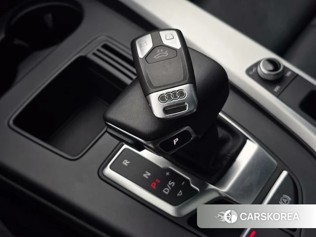 Audi A4L 2023 Темно-серый из Китая, фото 5