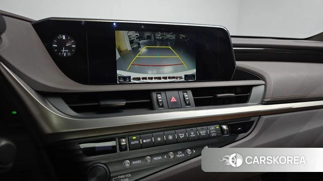 Lexus ES300h 7th generation 2018 Белый из Кореи, фото 5