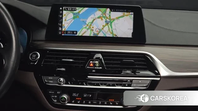 BMW 5 Series (G30) 2018 Белый из Кореи, фото 5