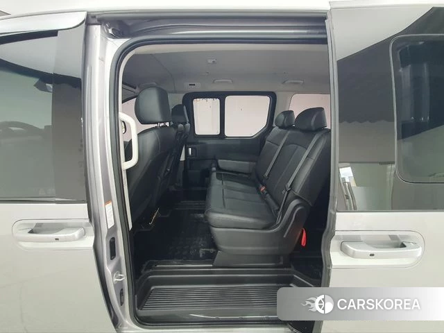 Hyundai Staria 2023 Серебристо-серый из Кореи, фото 5