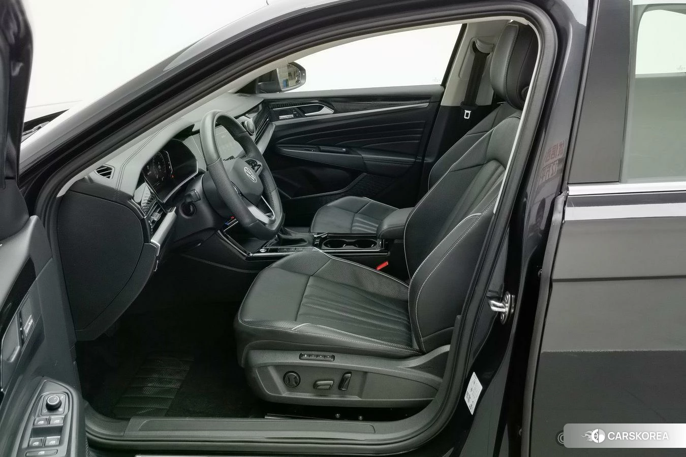 Volkswagen Passat 2023 Черный из Китая, фото 5