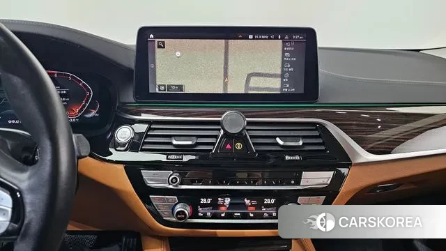 BMW 5 Series (G30) 2021 Белый из Кореи, фото 5