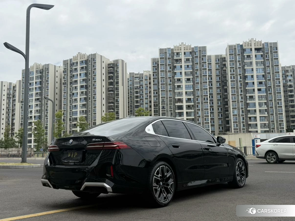 BMW 5 series 2024 Черный из Китая, фото 5