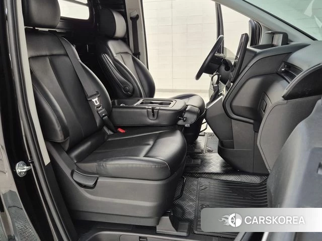 Hyundai Staria 2023 Черный из Кореи, фото 5