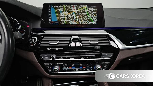 BMW 5 Series (G30) 2018 Белый из Кореи, фото 5