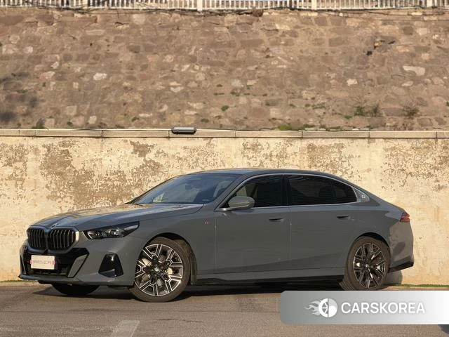 BMW 5 series 2024 Темно-серый из Китая, фото 5