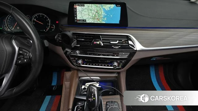 BMW 5 Series (G30) 2018 Белый из Кореи, фото 5