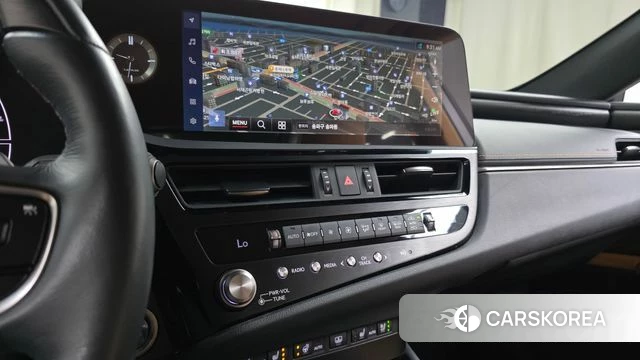 Lexus ES300h 7th generation 2023 Белый из Кореи, фото 5
