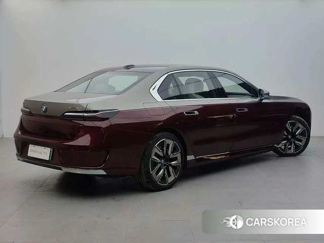 BMW i7 2025 Красный из Китая, фото 5