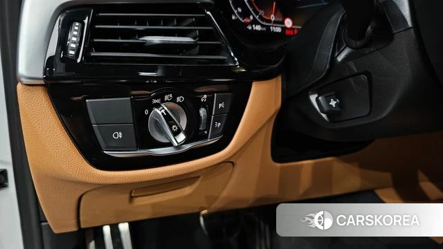 BMW 5 Series (G30) 2022 Белый из Кореи, фото 5