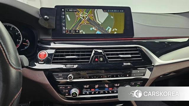 BMW 5 Series (G30) 2018 Белый из Кореи, фото 5