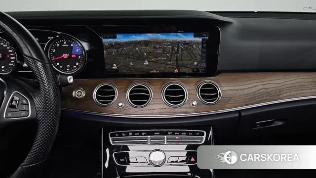 Mercedes-Benz E-Class W213 2018 Серебристо-серый из Кореи, фото 5