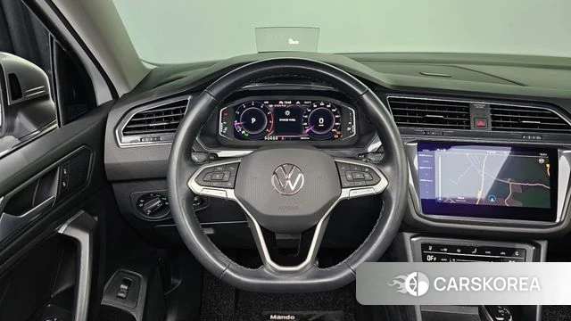 Volkswagen Tiguan Allspace 2023 Белый из Кореи, фото 5