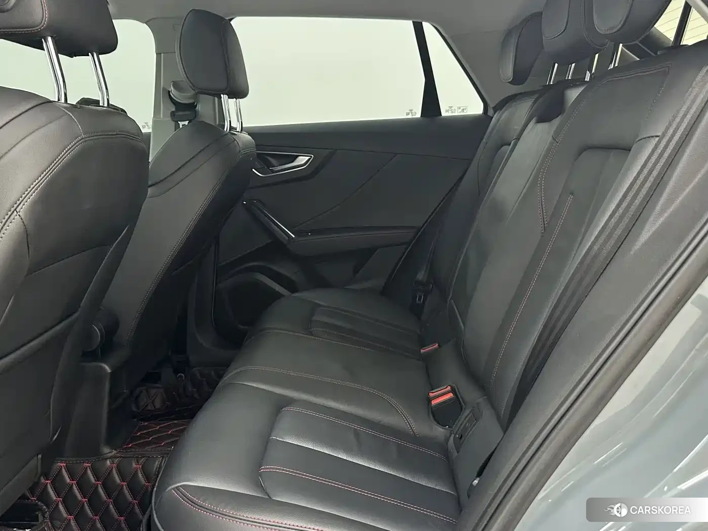 Audi Q2L 2023 Silver/gray из Китая, фото 5