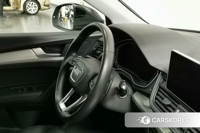Audi Q5L 2021 Черный из Китая, фото 5