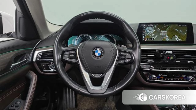 BMW 5 Series (G30) 2018 Белый из Кореи, фото 5