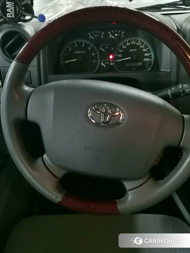 Toyota Land Cruiser 70 Series 2024 Серебристо-серый из Китая, фото 5