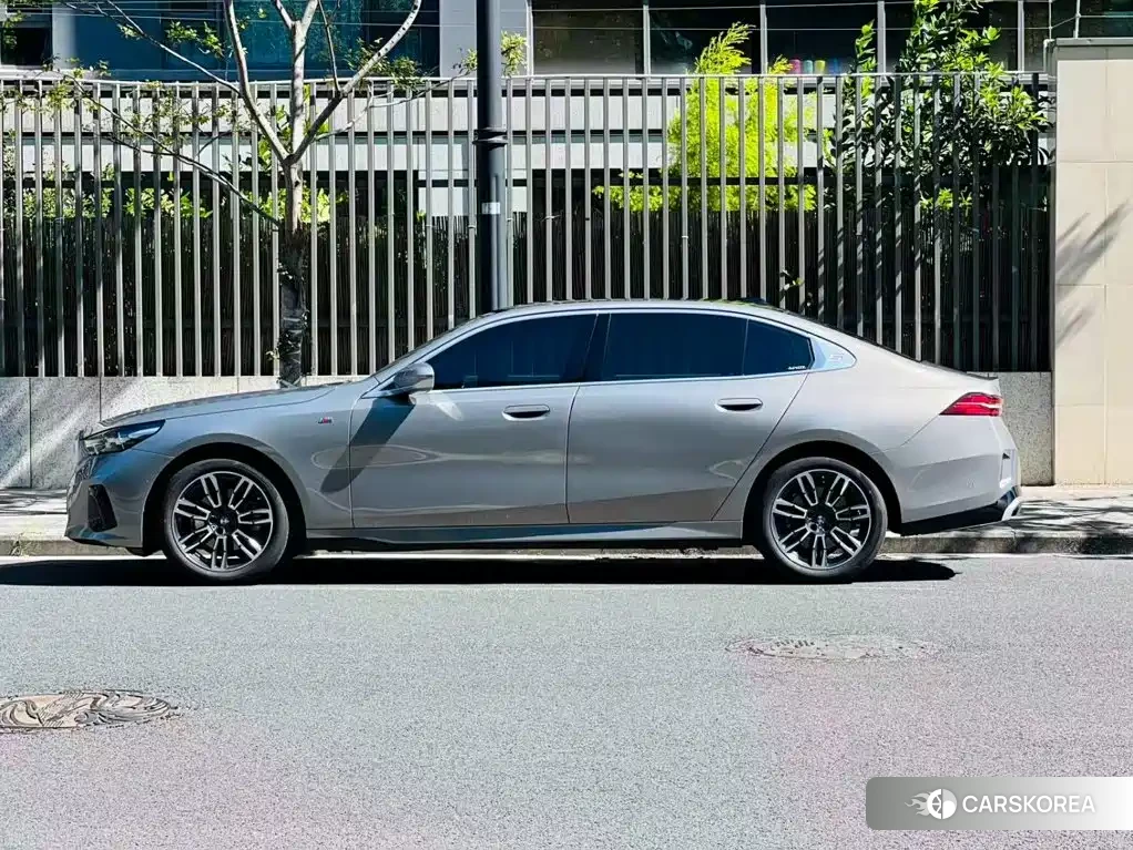 BMW 5 series 2024 Silver/gray из Китая, фото 5