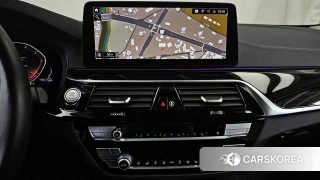 BMW 5 Series (G30) 2021 Белый из Кореи, фото 5