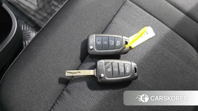 Hyundai Staria 2022 Белый из Кореи, фото 5