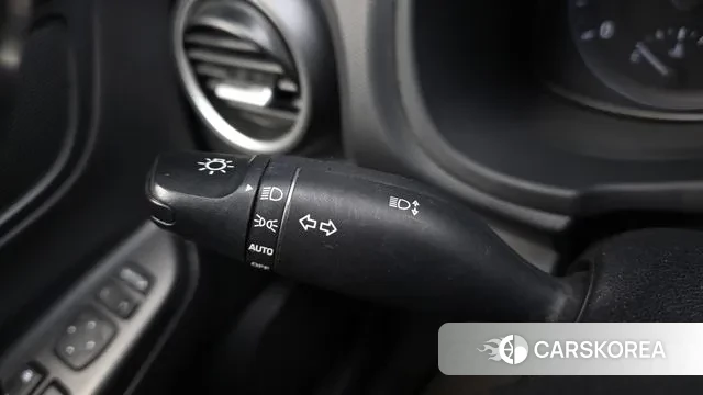 Hyundai Kona 2018 Светло-серебряный цвет из Кореи, фото 5