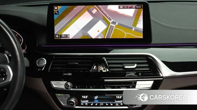 BMW 5 Series (G30) 2023 Серебристо-серый из Кореи, фото 5
