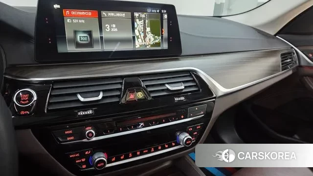 BMW 5 Series (G30) 2018 Белый из Кореи, фото 5