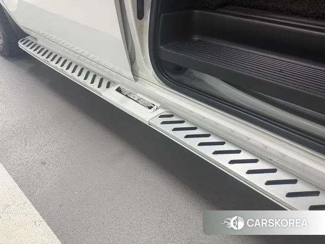 Hyundai Staria 2023 Белый из Кореи, фото 5