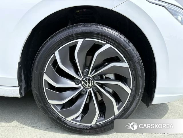 Volkswagen Golf 2024 Белый из Китая, фото 5
