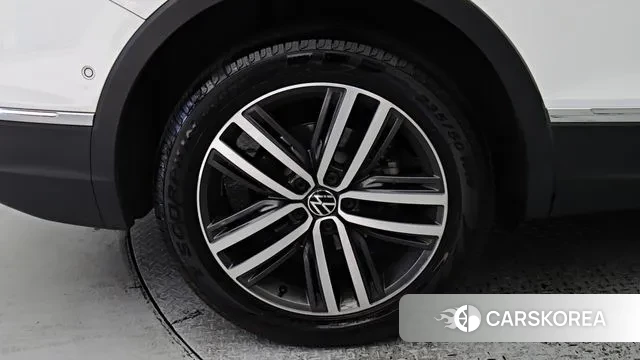 Volkswagen Tiguan Allspace 2024 Белый из Кореи, фото 5