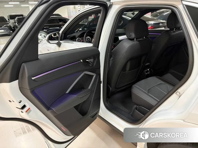 Audi Q3 (F3) 2023 Белый из Кореи, фото 5
