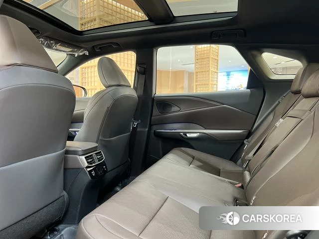 Lexus RX 2026 Серебристо-серый из Китая, фото 5