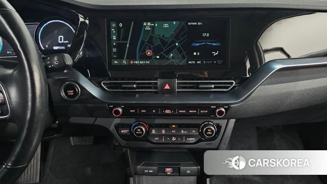 Kia Niro Plus 2023 Белый из Кореи, фото 5
