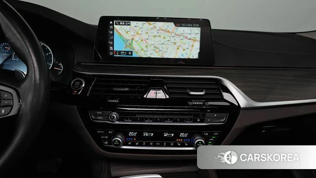 BMW 5 Series (G30) 2018 Серебристо-серый из Кореи, фото 5