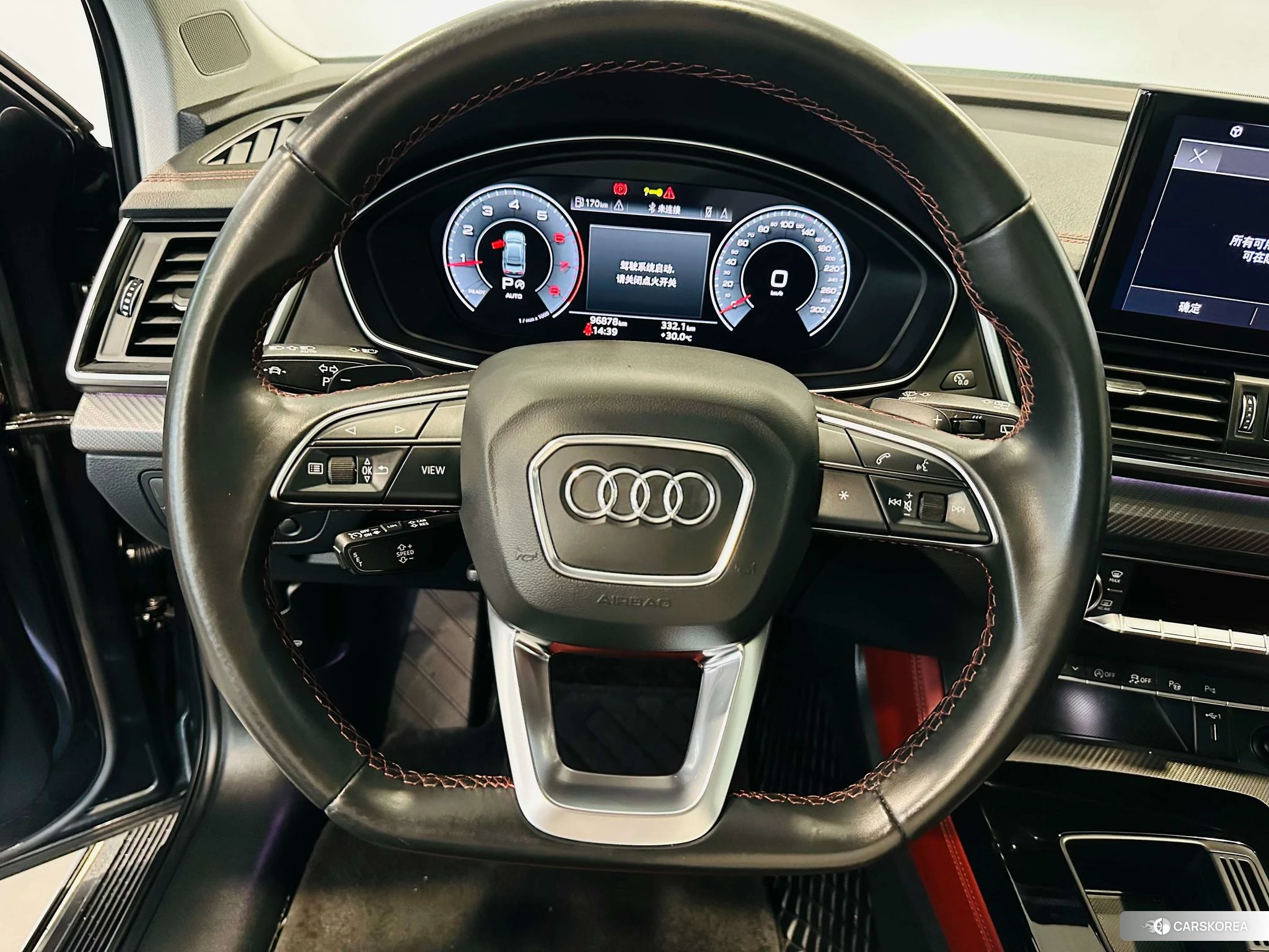 Audi Q5L 2021 Темно-серый из Китая, фото 5