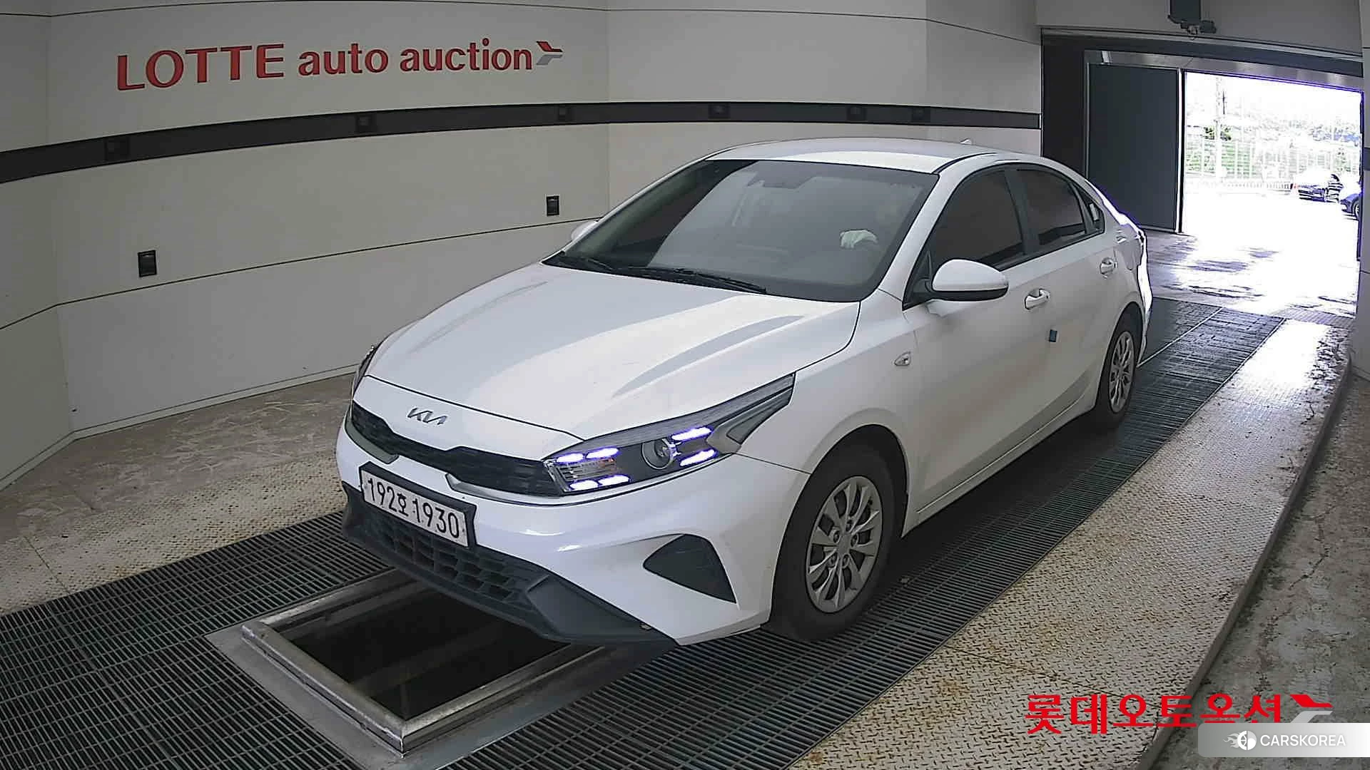 Kia K3 2022 Snow White Pearl из Кореи, фото 5
