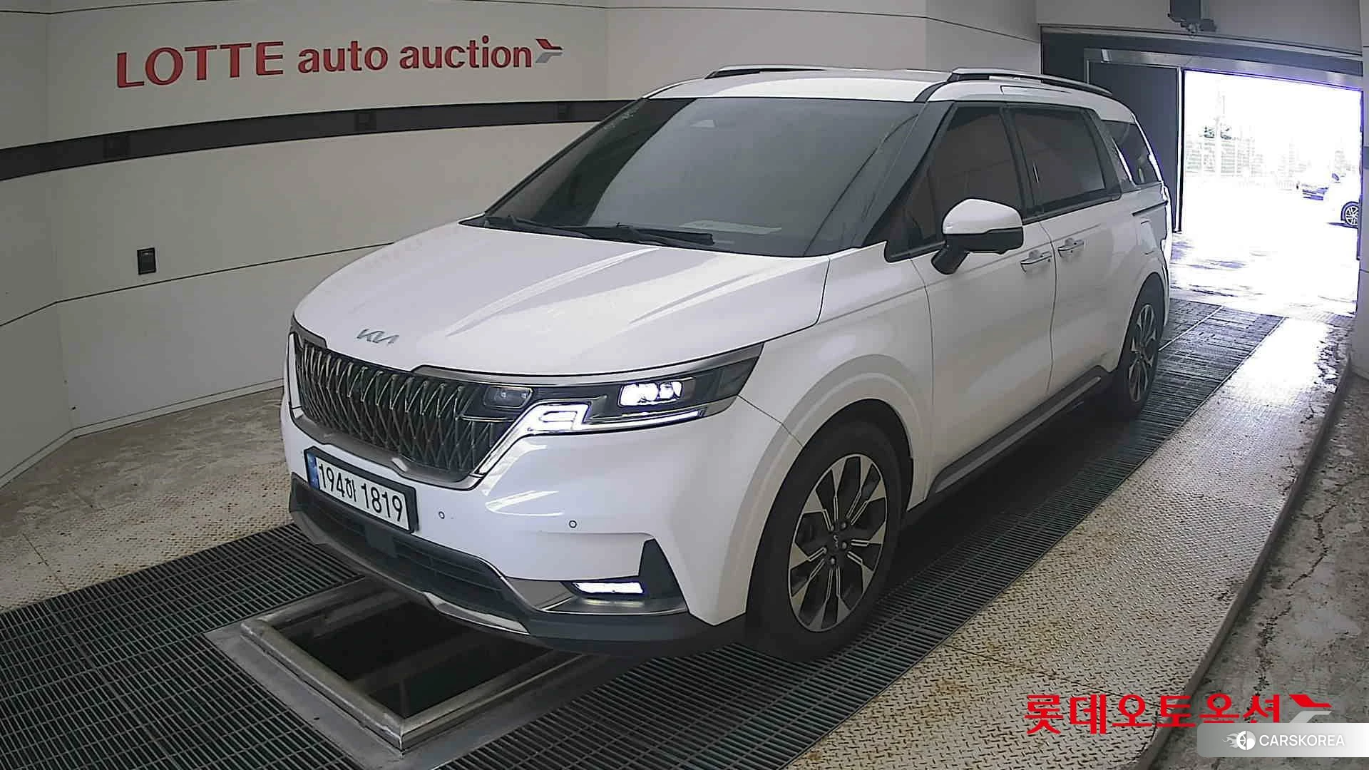 Kia Carnival 2023 Белый из Кореи, фото 5