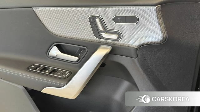 Mercedes-Benz A-Class W177 2024 Черный из Кореи, фото 5