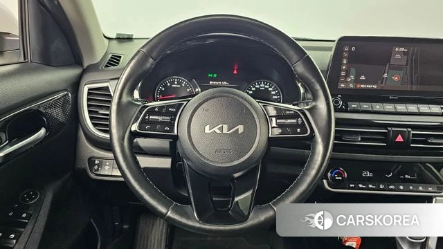 Kia Seltos 2022 Белый из Кореи, фото 5